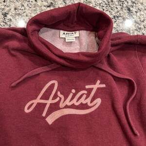 Ariat Women's REAL Logo Script Cowl Neck Sweatshirt Heather Zinfandel